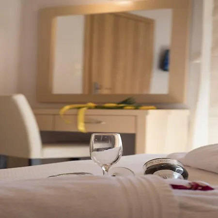 Lejlighedshotel Theodora 3*