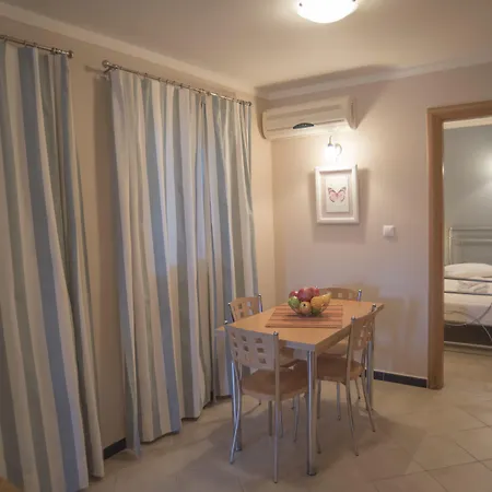 Theodora Lejlighedshotel Nikiana