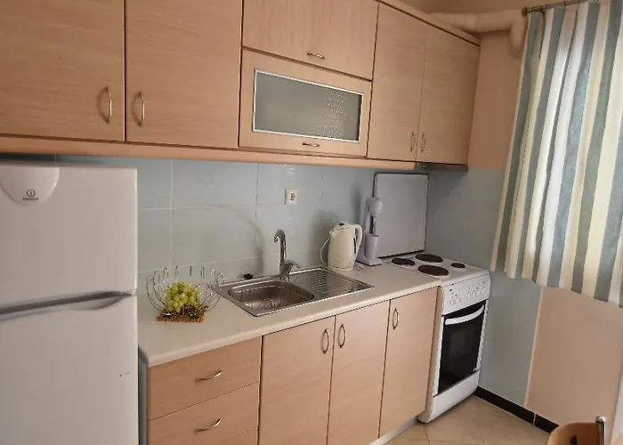 Theodora Apartahotel Nikiana