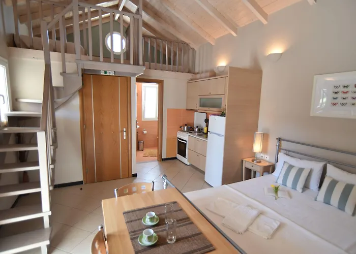 Theodora Apartahotel 3*