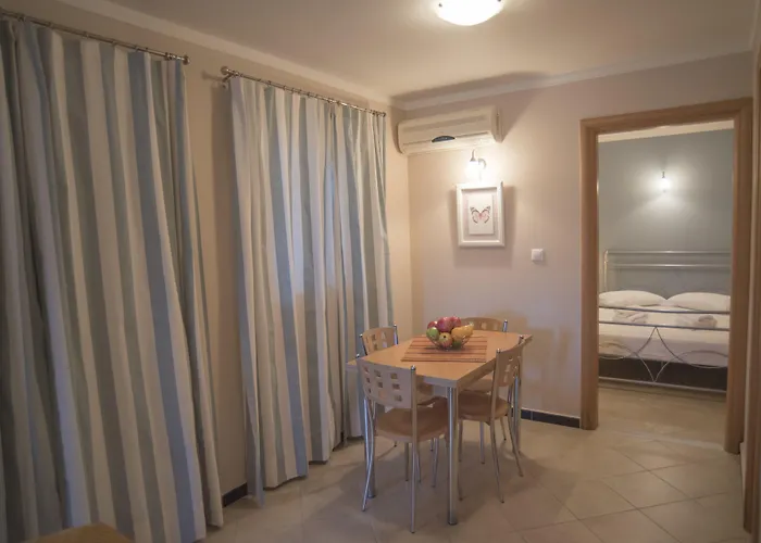 Theodora Apartahotel Nikiana