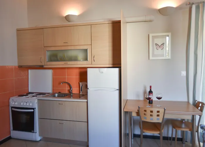 Apartahotel Theodora 3*