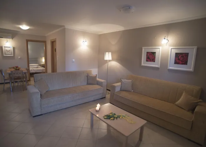 Apartahotel Theodora 3*