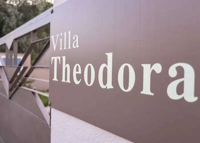 Apartahotel Theodora 3*