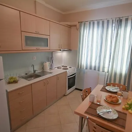 Hotel apartamentowy Theodora